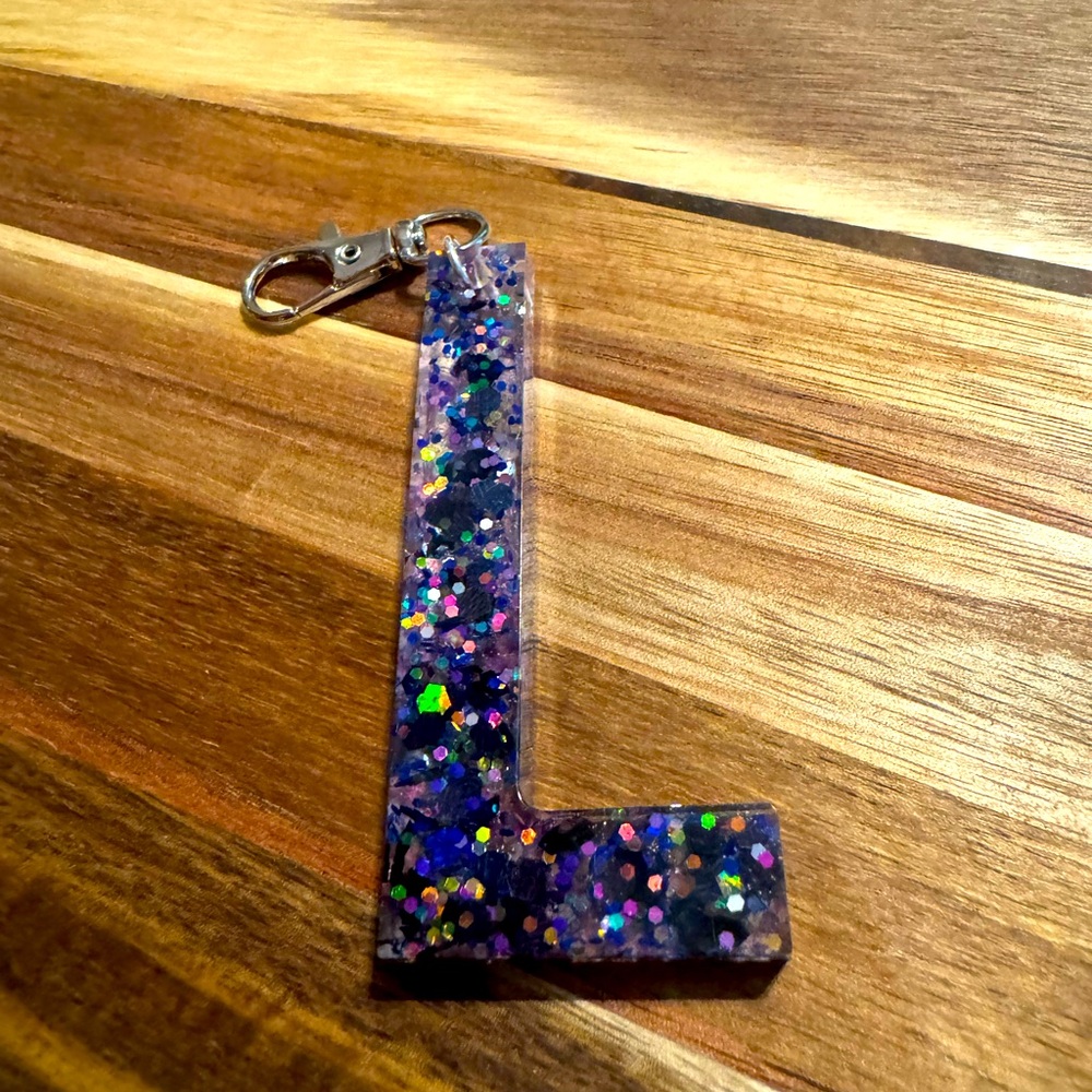 L accessory! Add to key ring or use as a bag clip!
